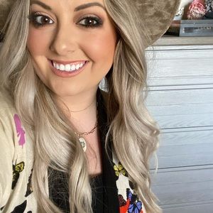 Meet your Posher, Emily